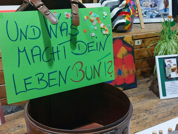 Befragungsbox: Was macht dein Leben bunt?